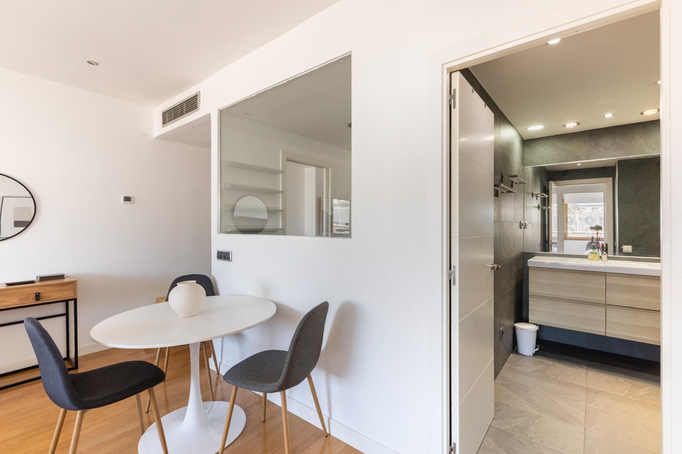 1-Bedroom Apartment in Calle de Villanueva, Madrid (1726030) room image 10