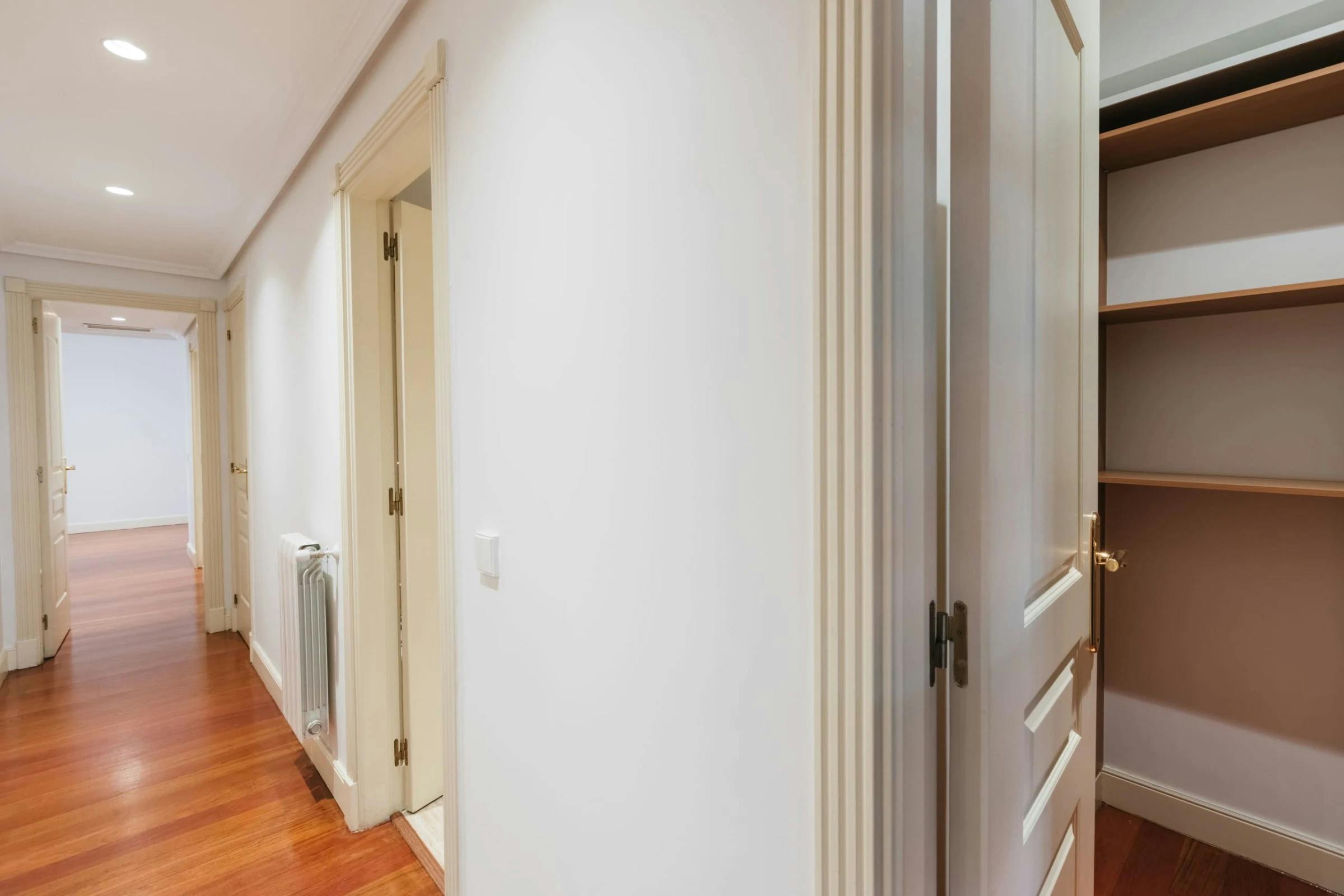2-Bedroom Apartment in Calle de Juan de Mena, Madrid (1726129) ROOM 4