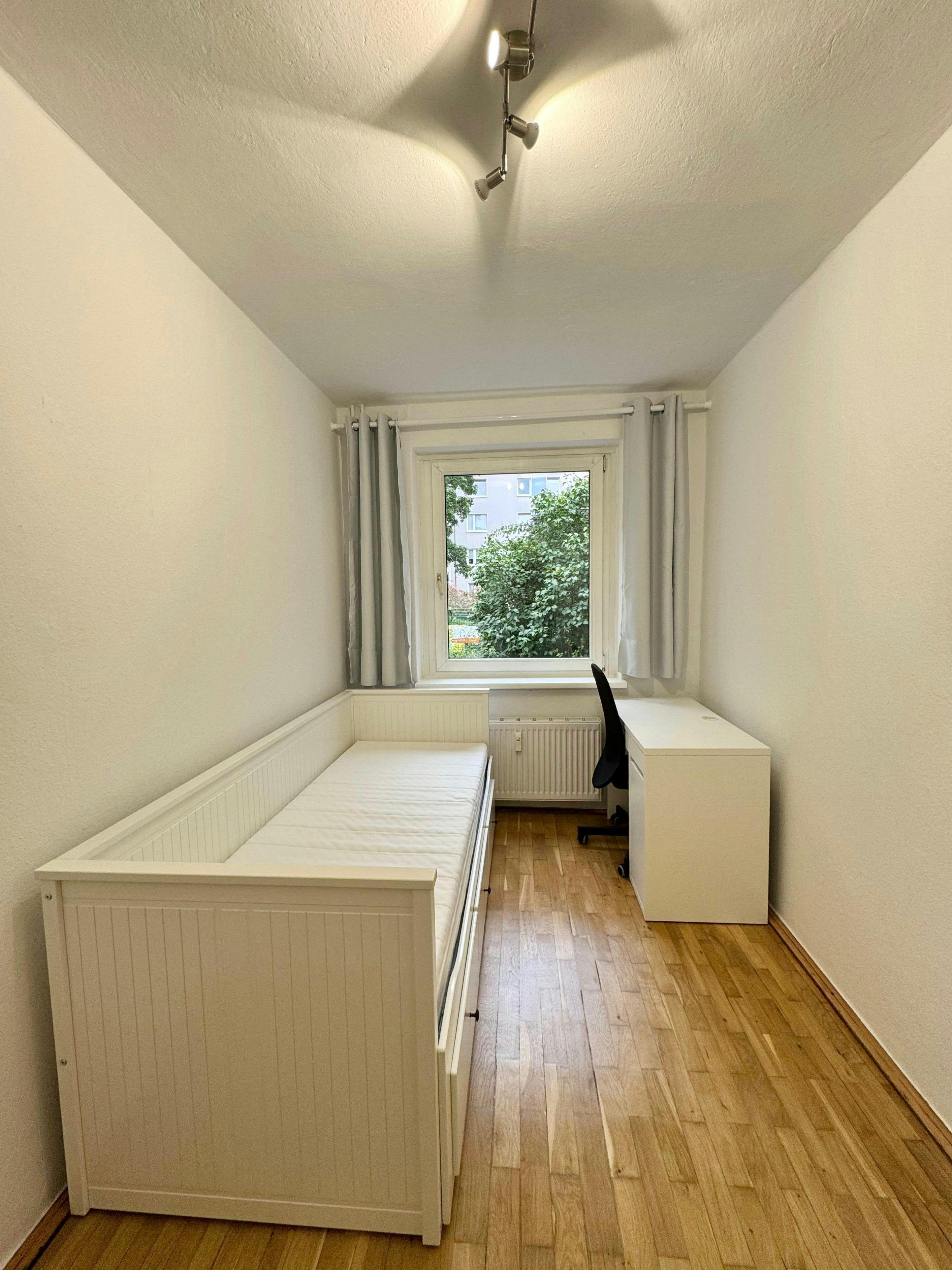 Platanenweg, Berlin preview