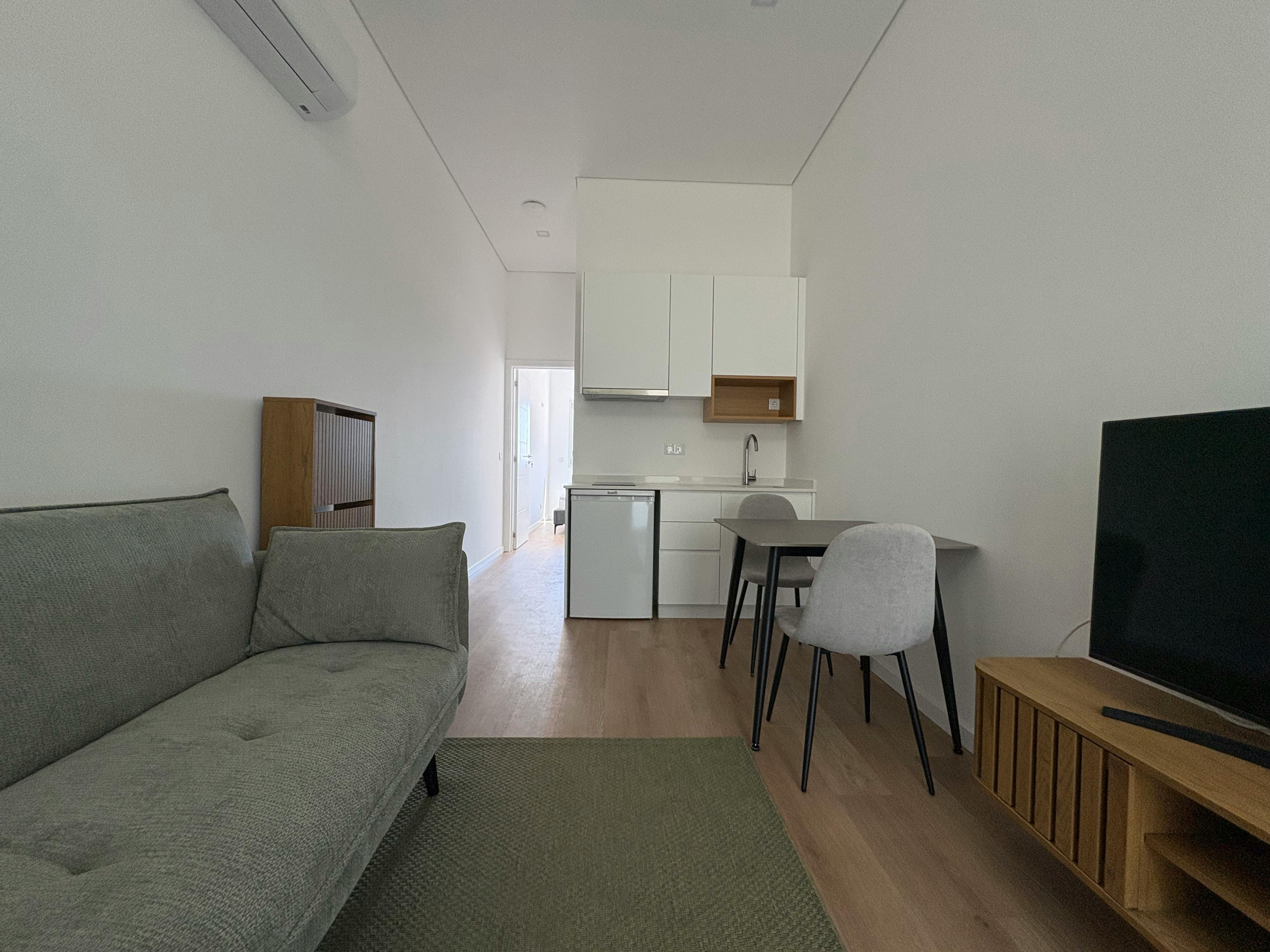 Appartement te huur voor € 1.000 per maand in Sintra, Avenida Dom Francisco de Almeida