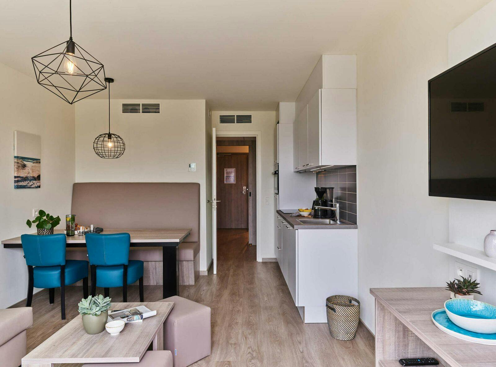 Apartment for rent for €2,821 per month in Brugge, Kustlaan