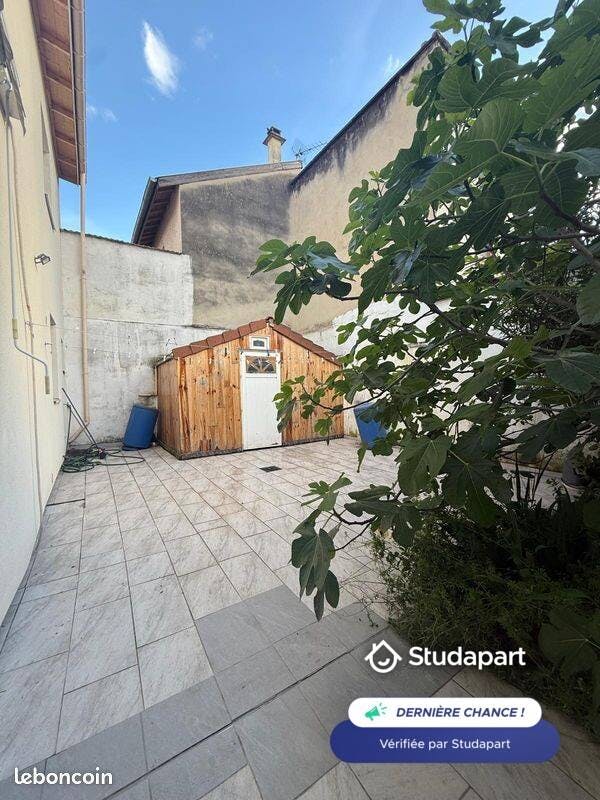 Apartment in Vénissieux