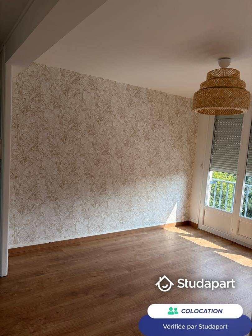 Room in Mont-Saint-Aignan