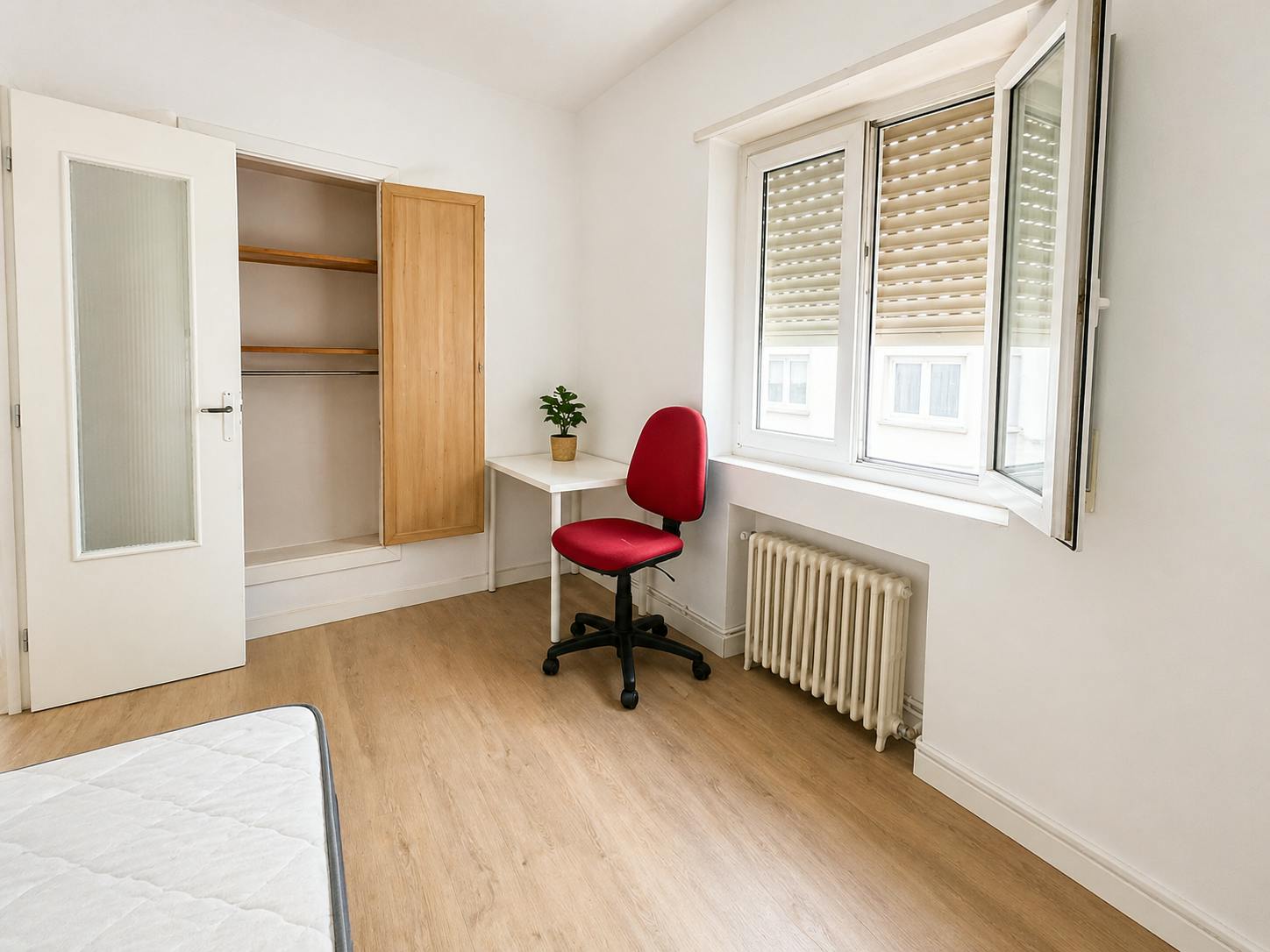 Private room in Calle Concepción, Albacete (1726941) room image 2