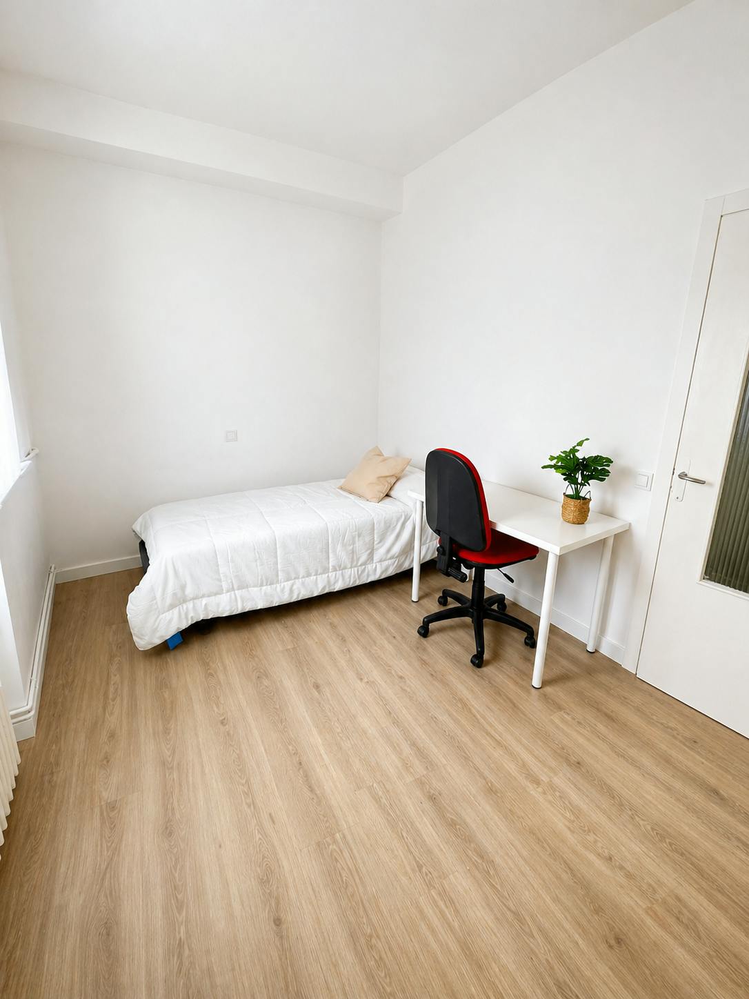 Private room in Calle Concepción, Albacete (1726941) room image 1