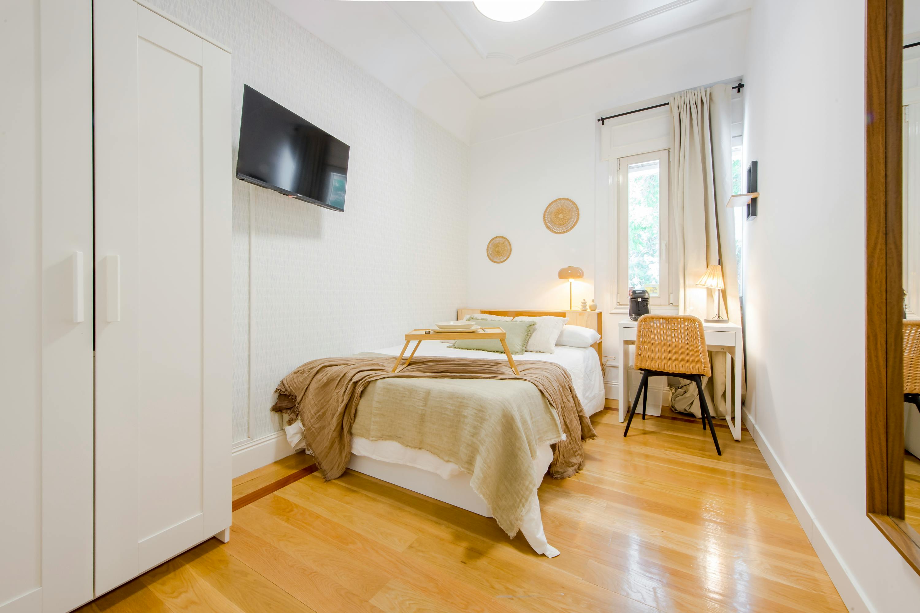 Private room in Calle Quintana, Madrid (1727009) ROOM