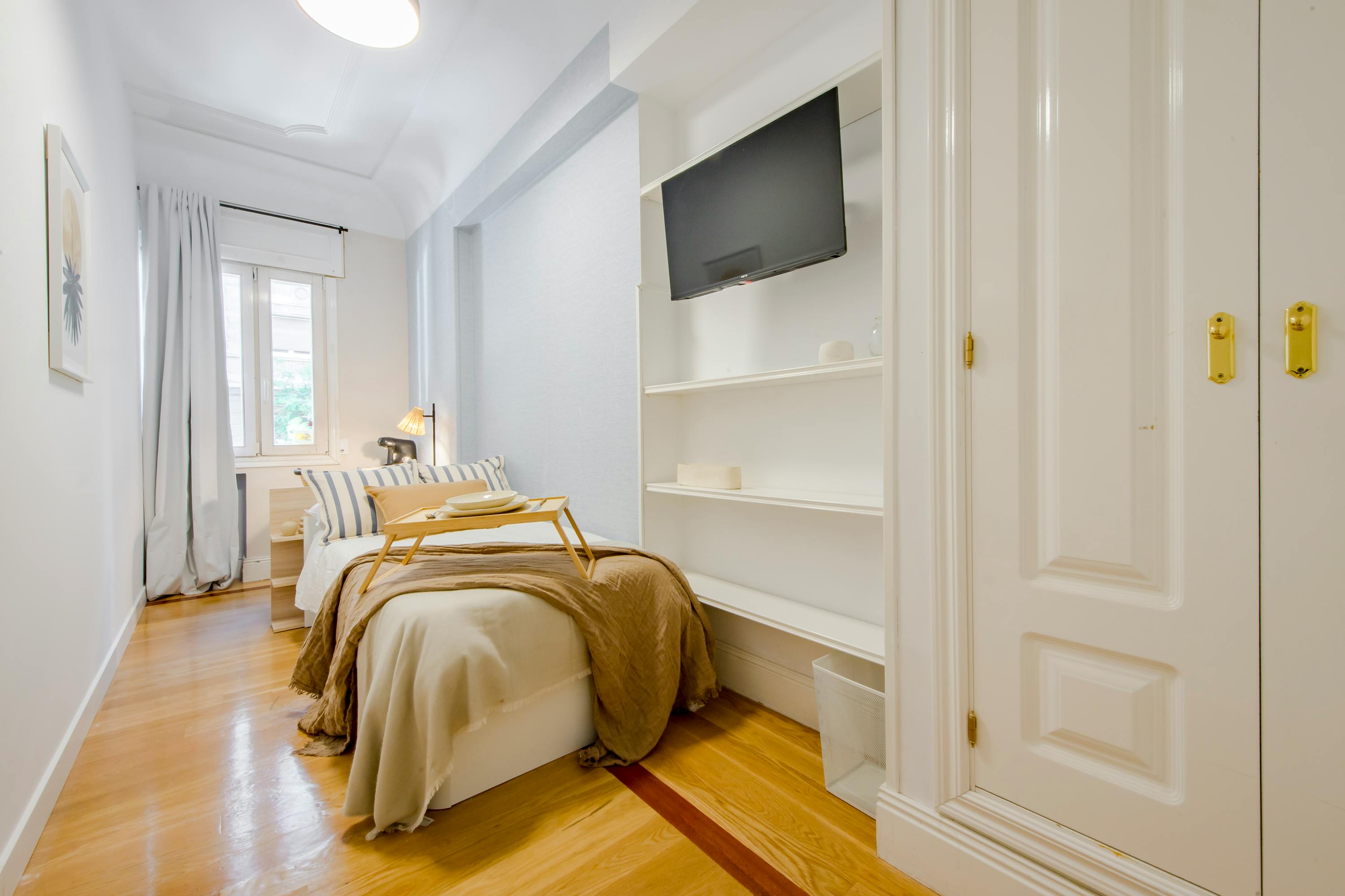 Private room in Calle Quintana, Madrid (1727023) room image 1