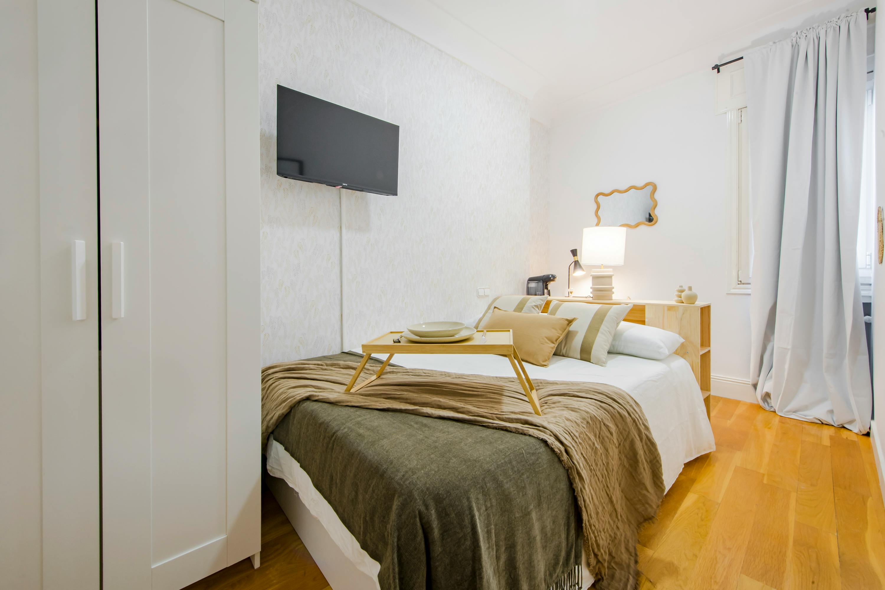 Private room in Calle Quintana, Madrid (1727034) room image 1