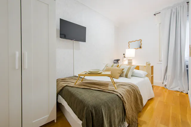 Private room in Calle Quintana, Madrid (1727034) room image 1