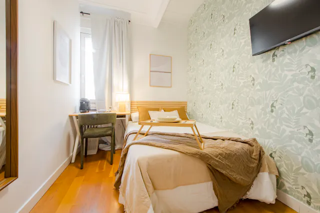 Private room in Calle Quintana, Madrid (1727035) room image 1