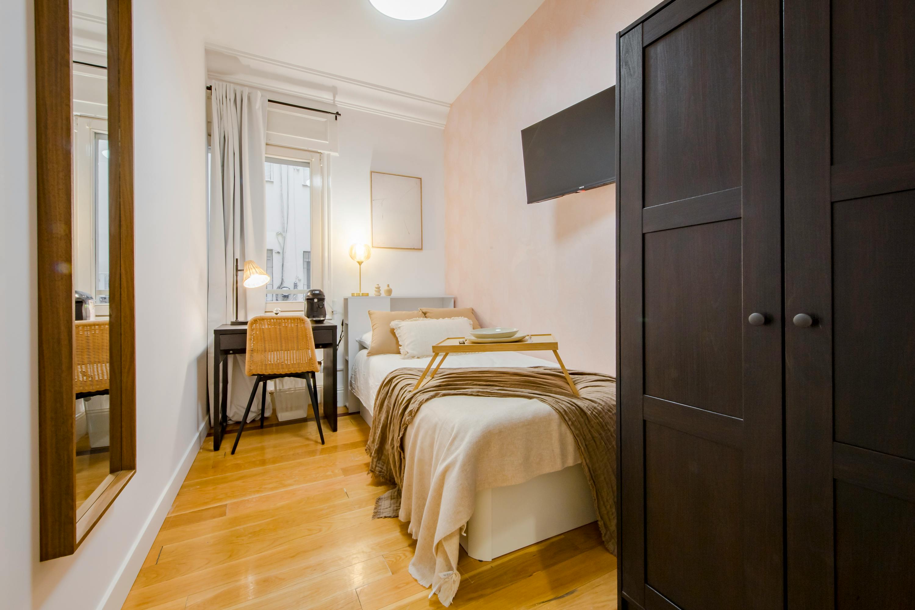 Private room in Calle Quintana, Madrid (1727046) room image 1