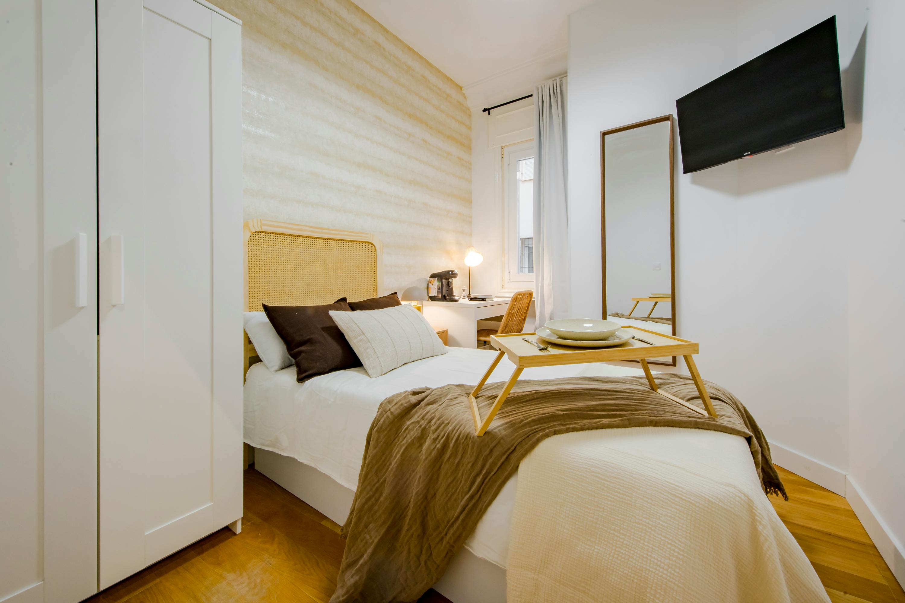 Private room in Calle Quintana, Madrid (1727047) room image 1