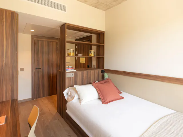 Private room in Carrer del Portal de Santa Madrona, Barcelona (1727121) room image 1