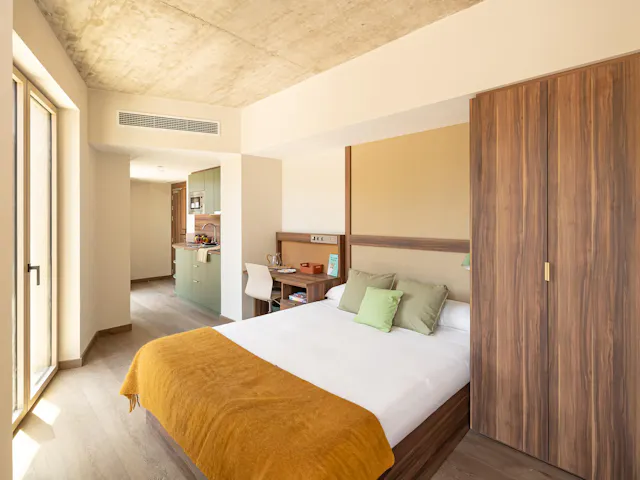 Building in Carrer del Portal de Santa Madrona, Barcelona (1727149) room image 1