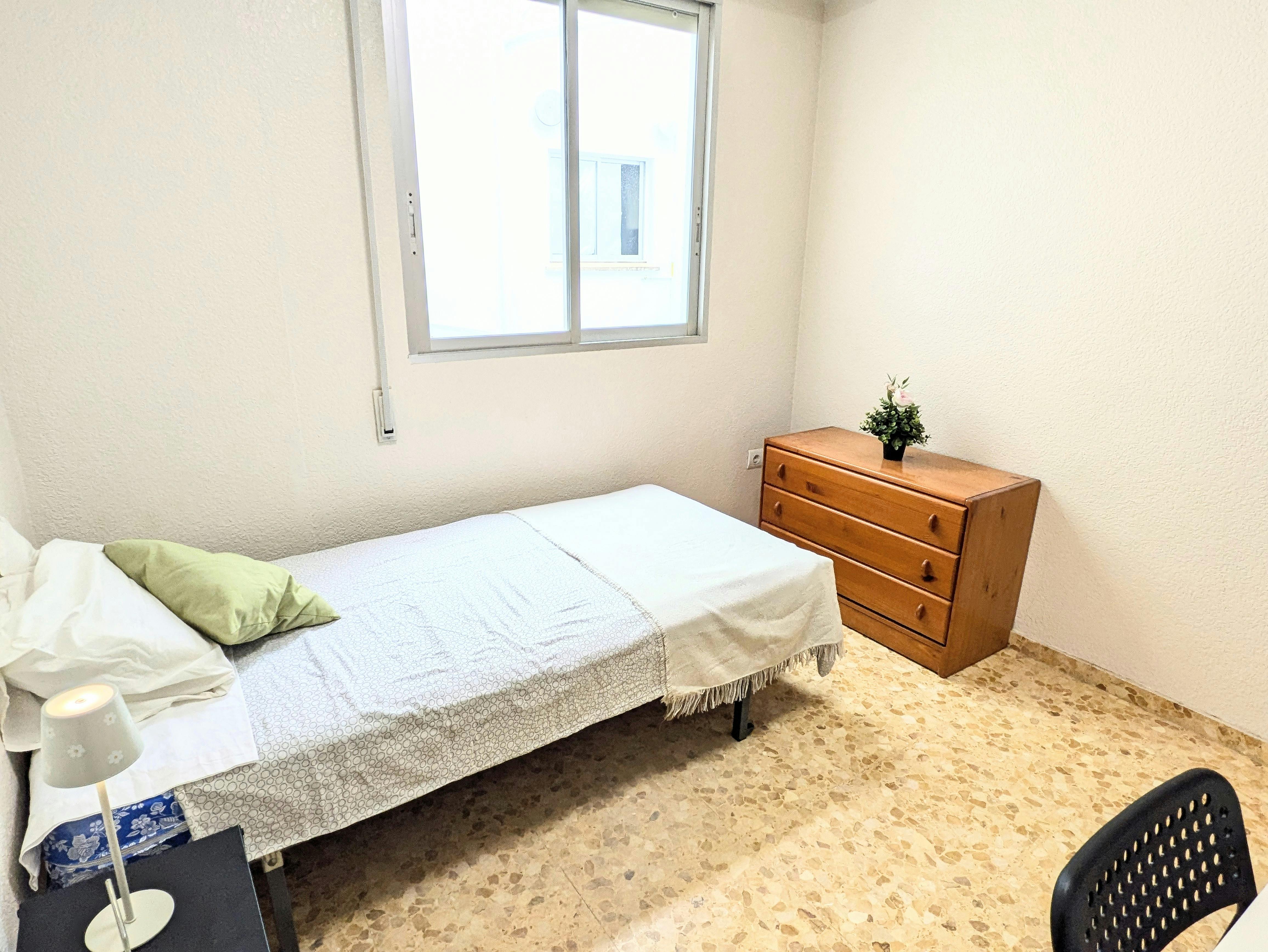 Stanza privata in affitto a 400 € al mese a Moncada, Plaça de les Corts Valencianes