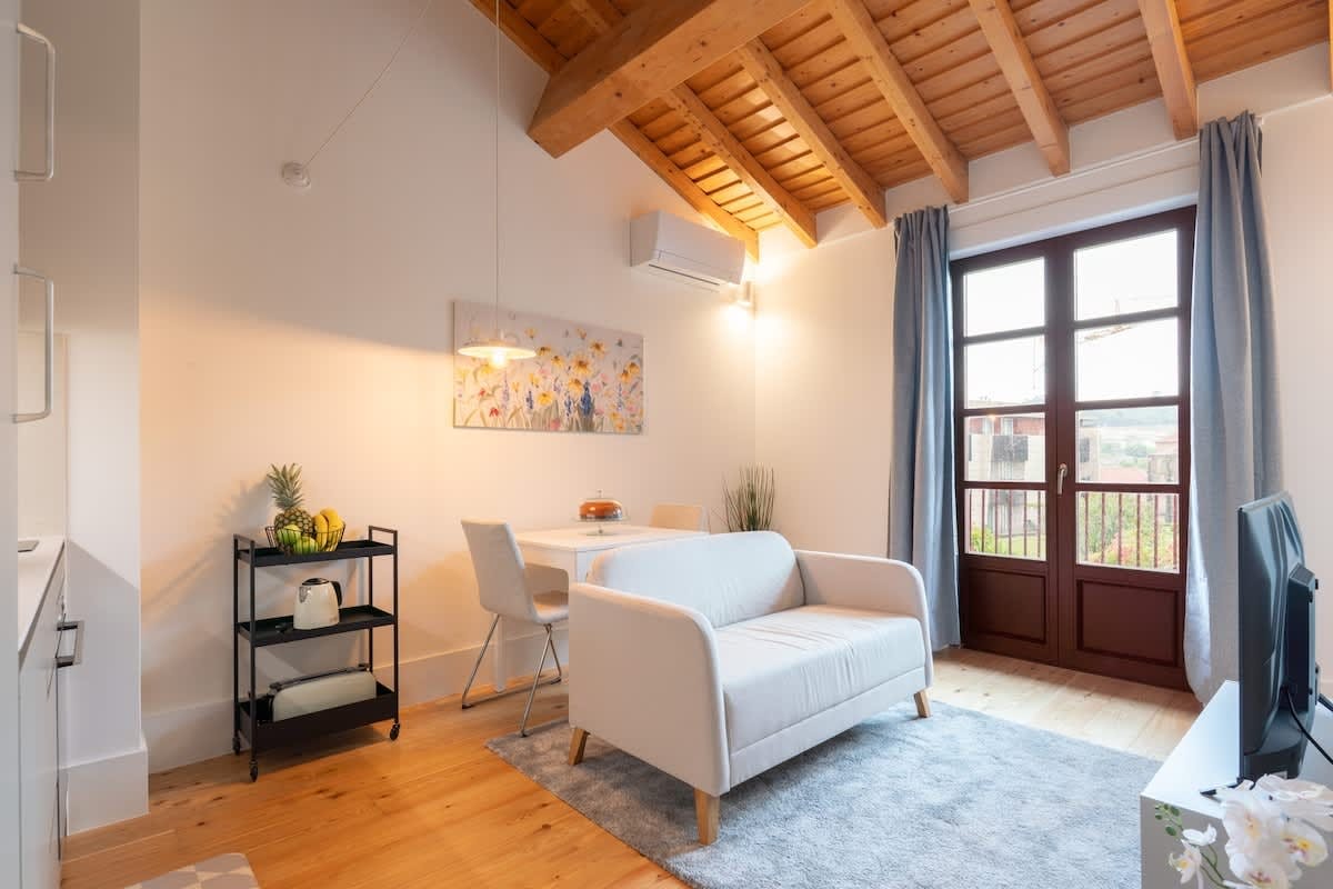 Monolocale in affitto a 1599 € al mese a Guimarães, Largo da República do Brasil