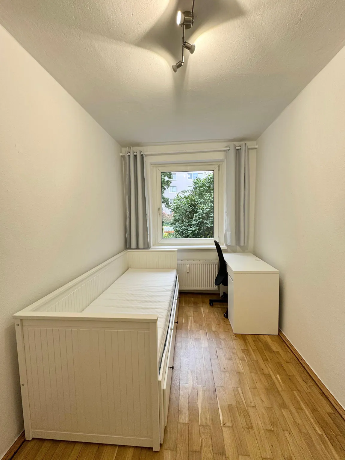 Platanenweg, Berlin preview