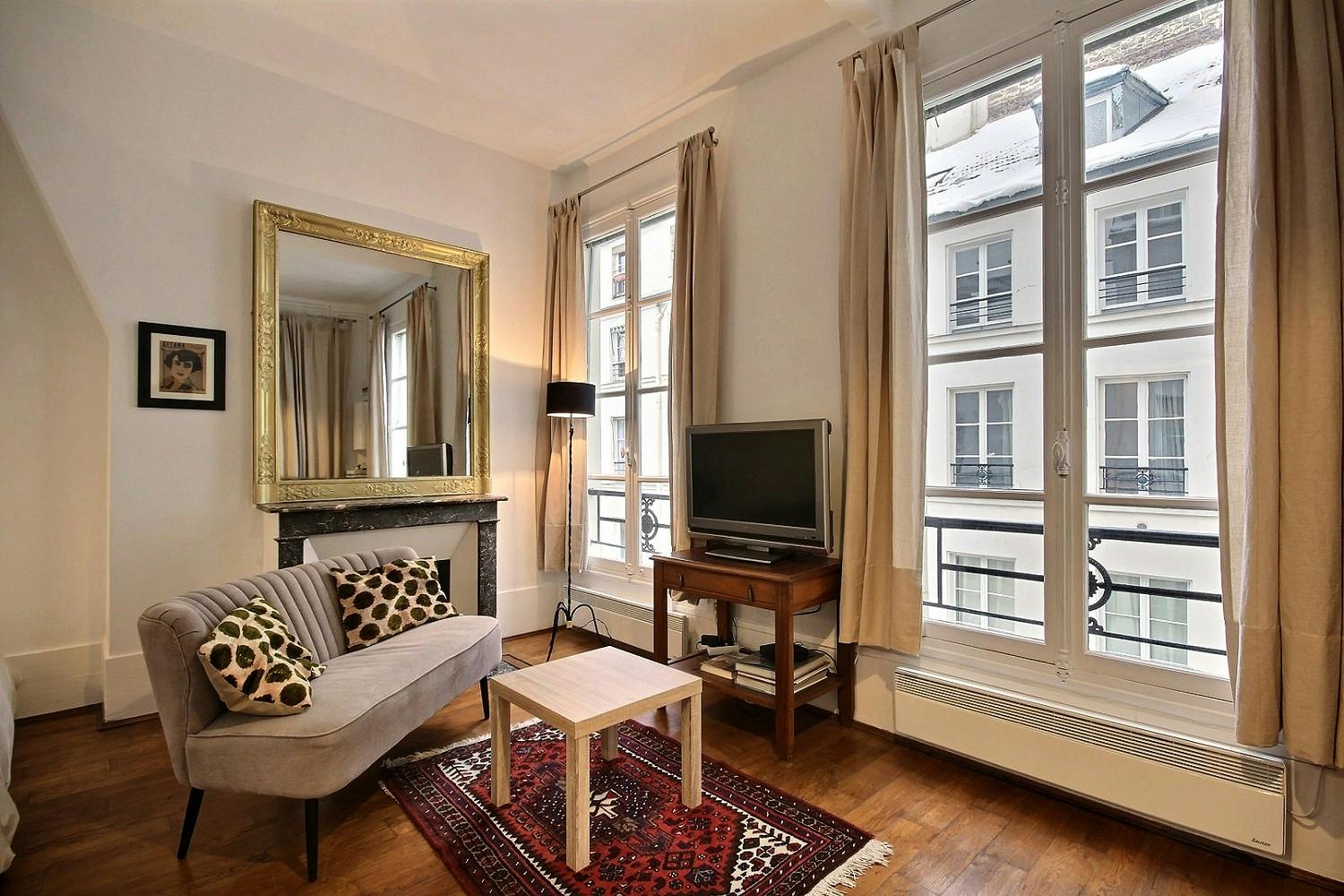 Wohnung zu mieten für 1.510 € pro Monat in Paris, Rue de Sèvres