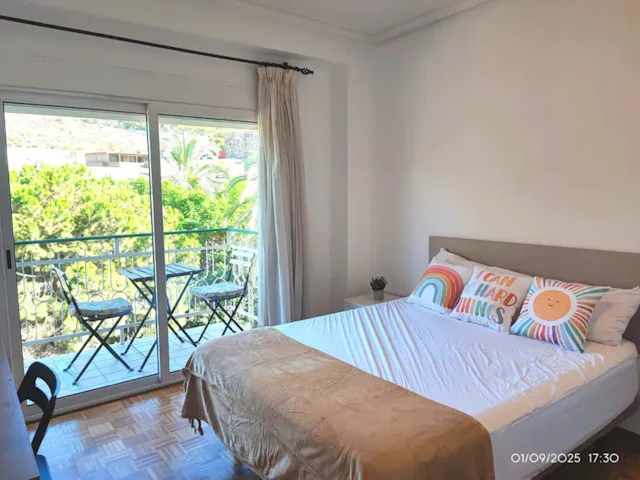 Private room in Calle Espoz y Mina, Alicante (1727544) room image 1