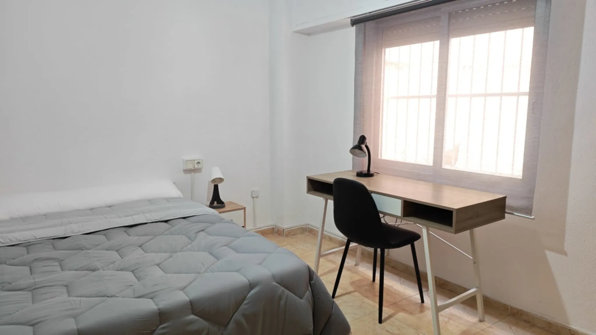 Carrer València, Alicante preview
