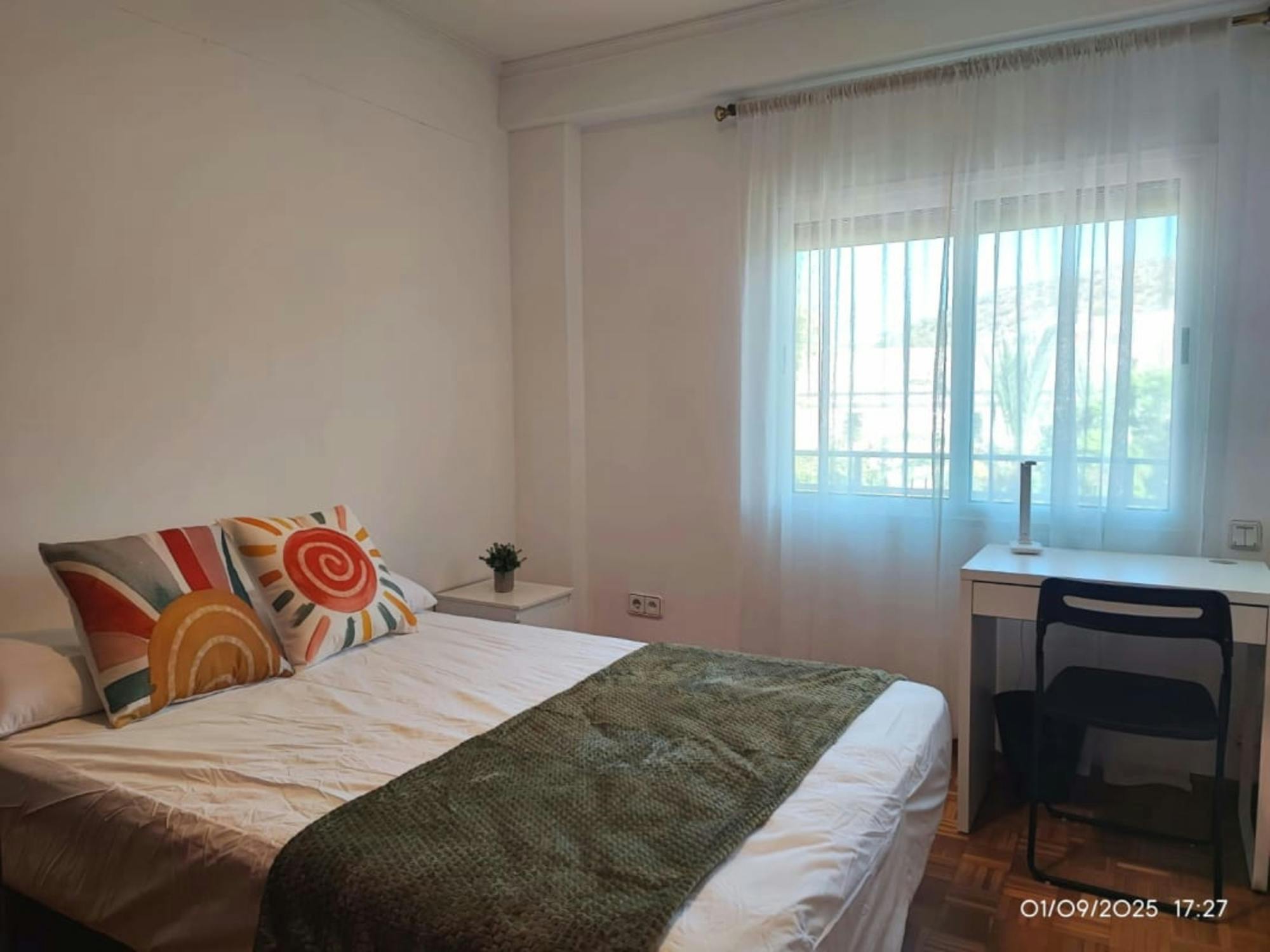 Private room in Calle Espoz y Mina, Alicante (1727554) room image 2