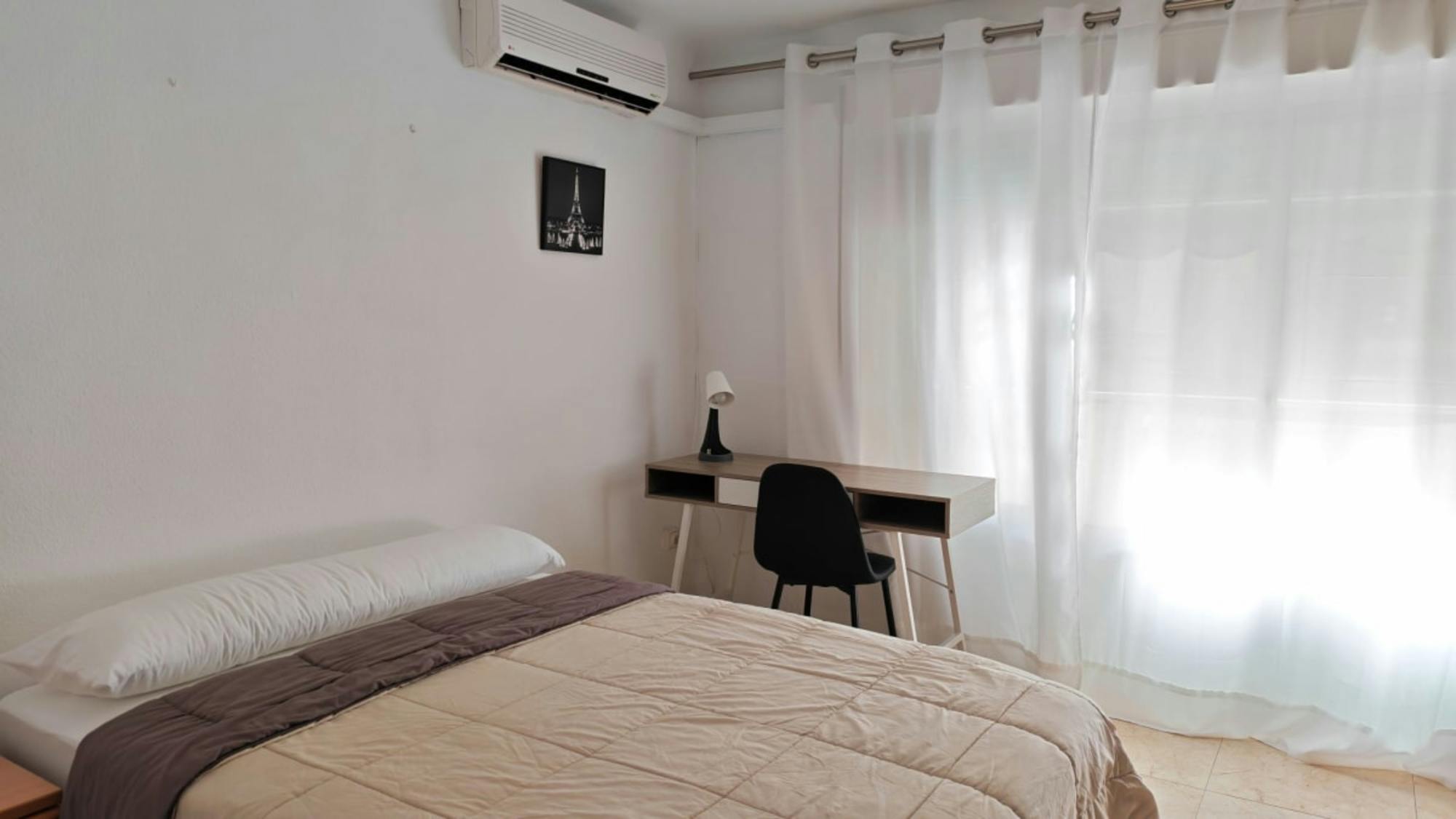 Private room in Carrer València, Alicante (1727558) room image 2