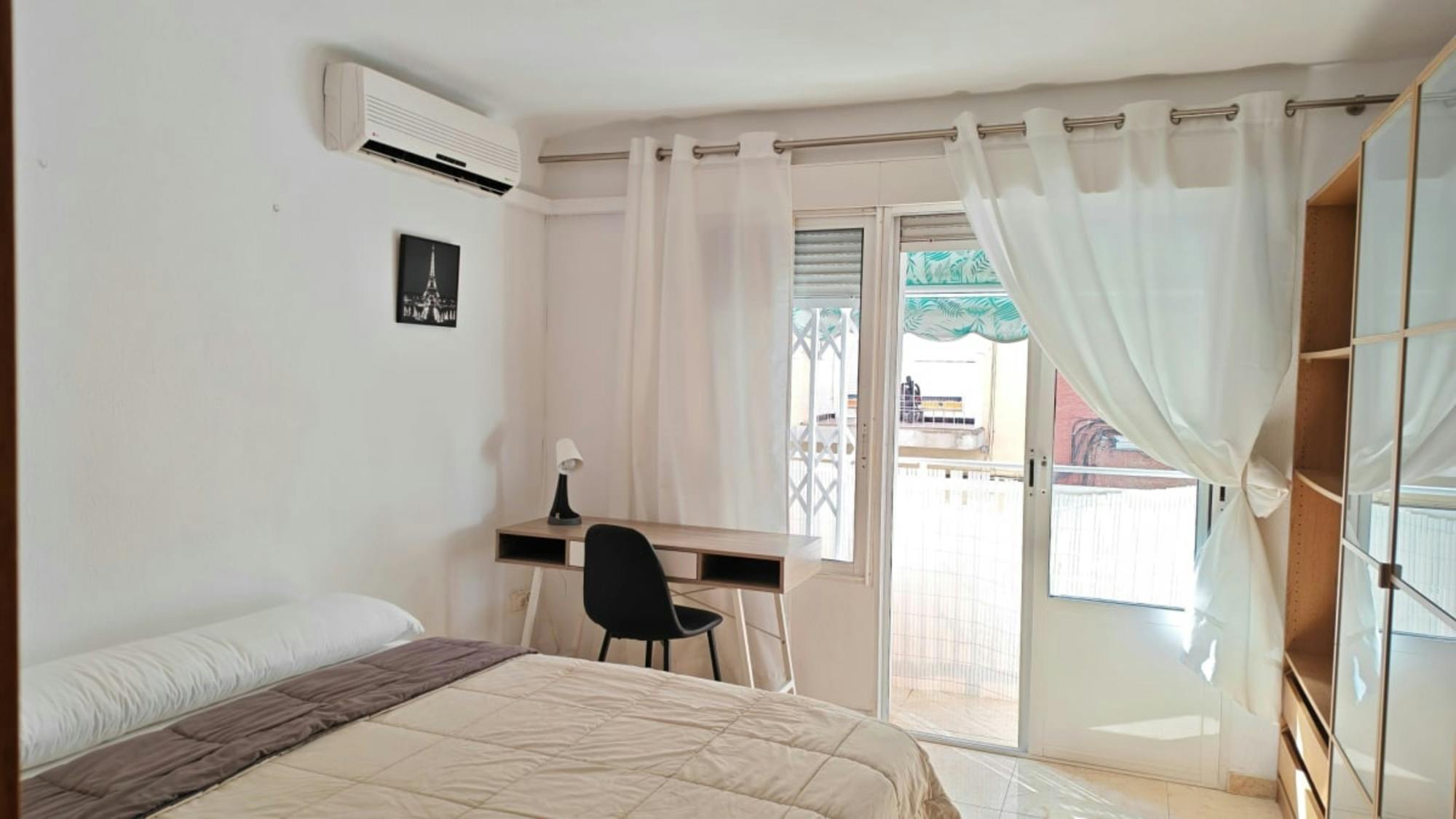 Private room in Carrer València, Alicante (1727558) room image 1