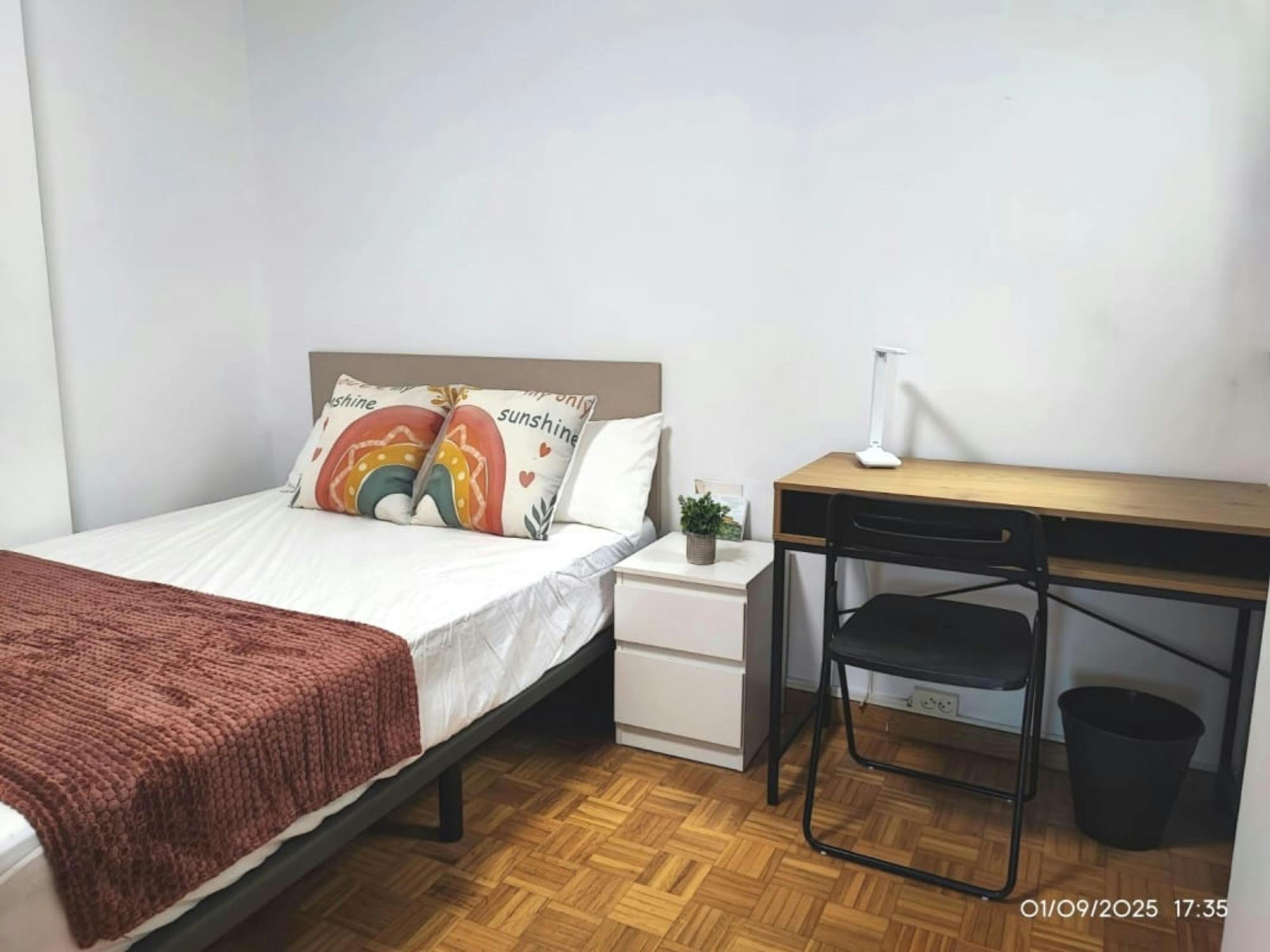 Private room in Calle Espoz y Mina, Alicante (1727559) room image 1