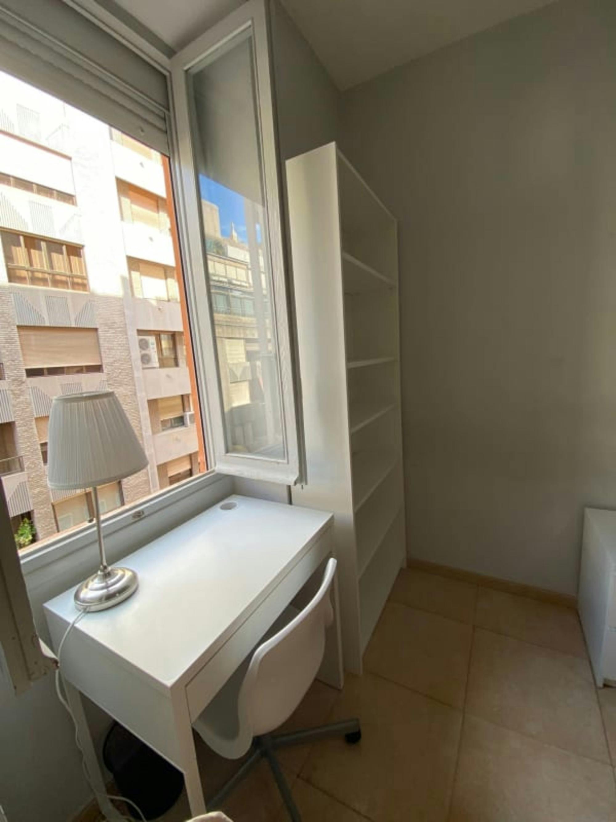 Private room in Avinguda de l'Estació, Alicante (1727560) room image 2