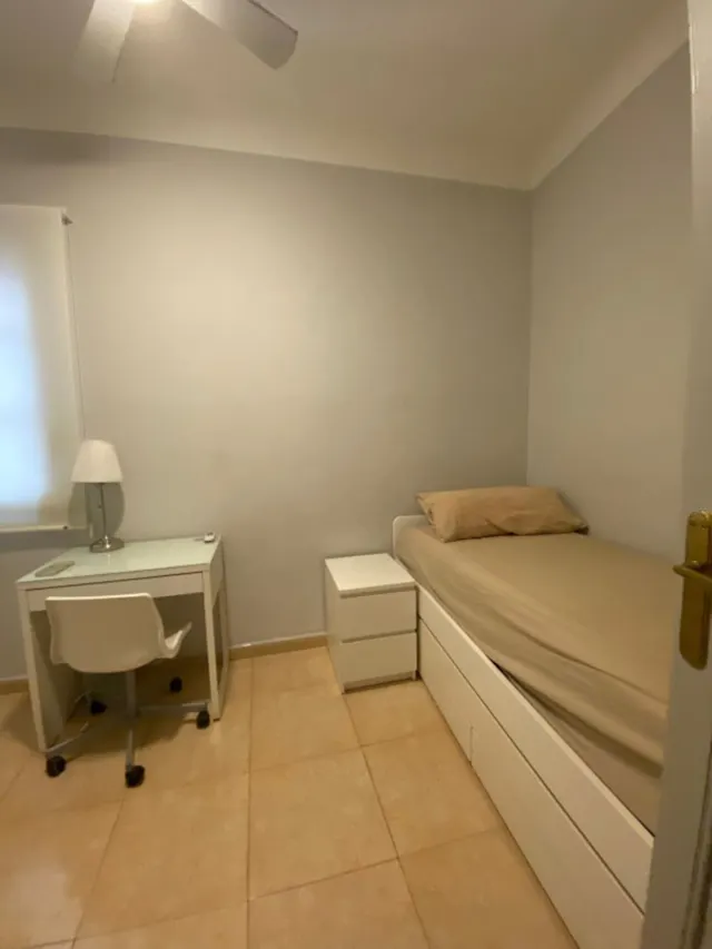 Private room in Avinguda de l'Estació, Alicante (1727562) room image 1