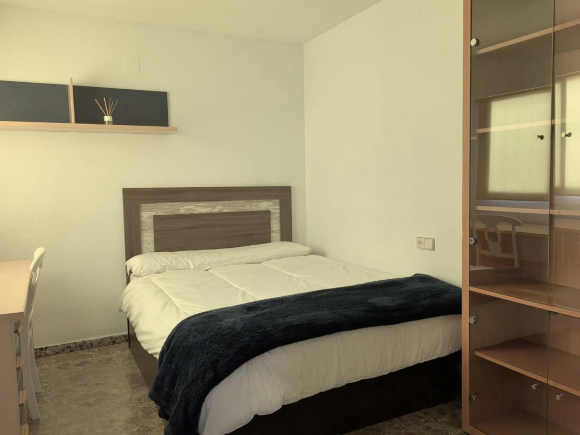 Private room in Calle Poeta Vila y Blanco, Alicante (1727568) ROOM 3