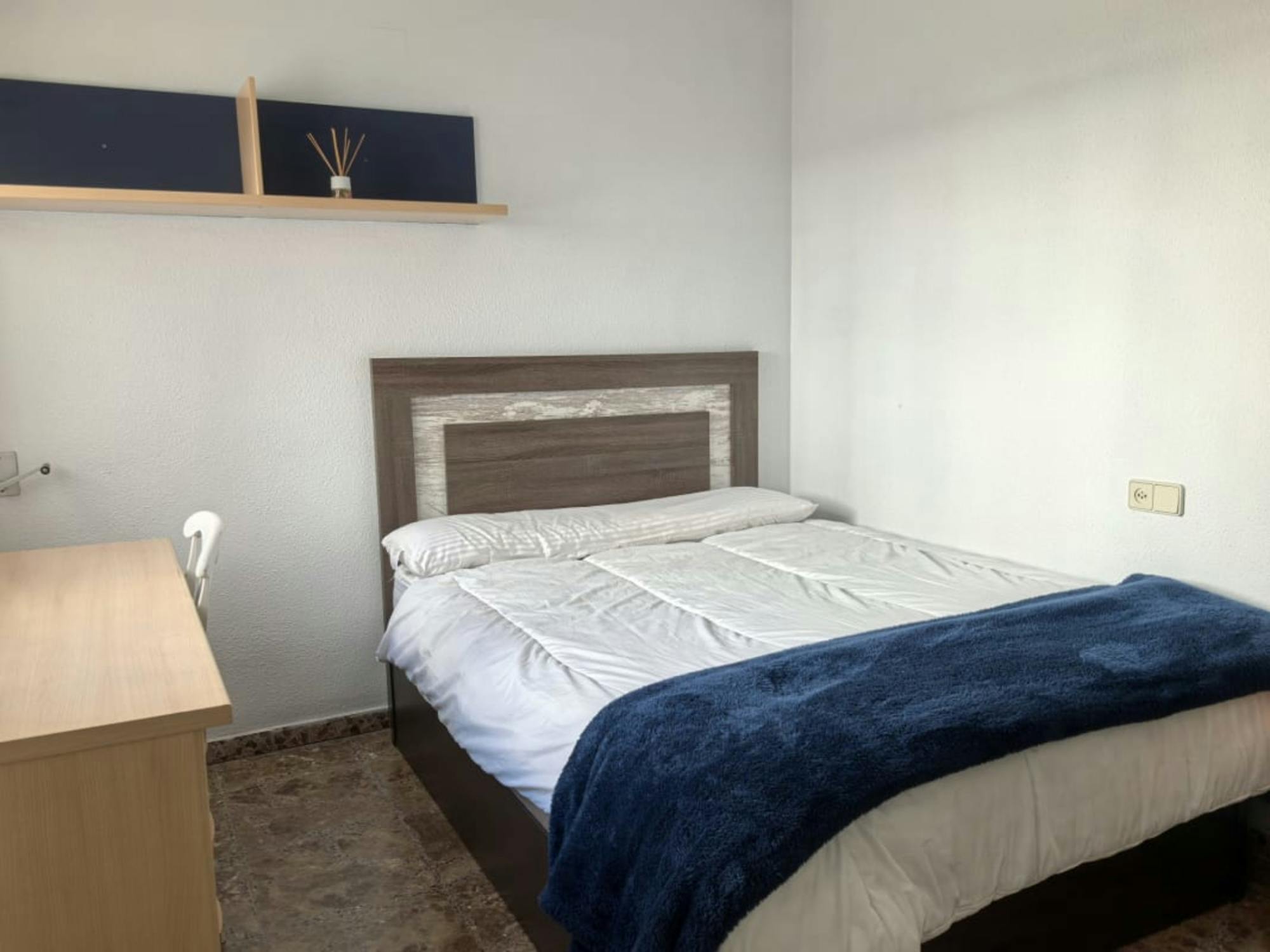 Private room in Calle Poeta Vila y Blanco, Alicante (1727568) ROOM