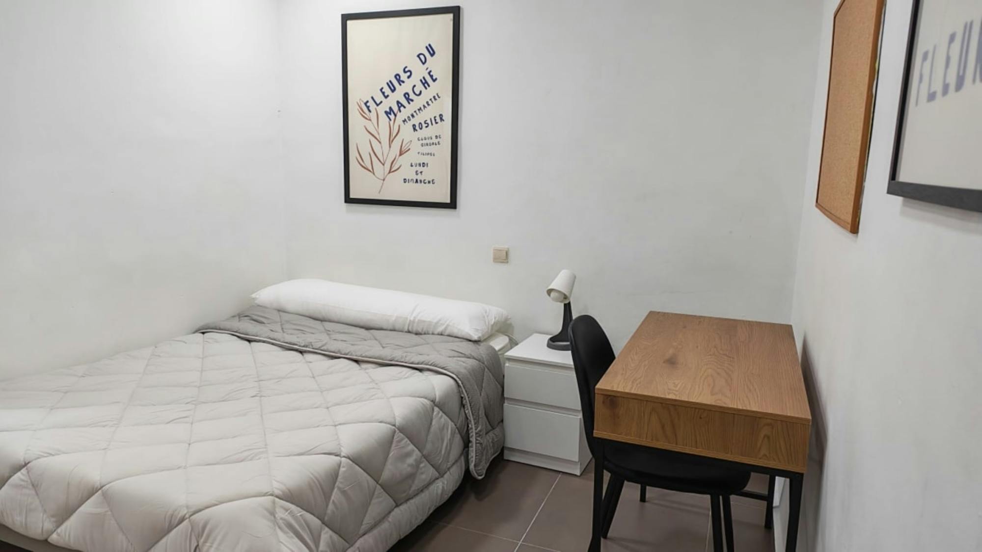 Private room in Calle Alcalá Galiano, Alicante (1727569) room image 1