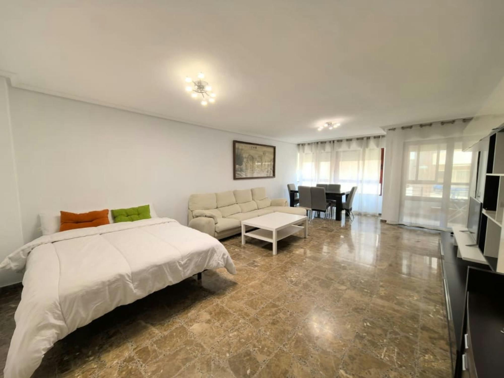 Private room in Calle Poeta Vila y Blanco, Alicante (1727571) room image 1