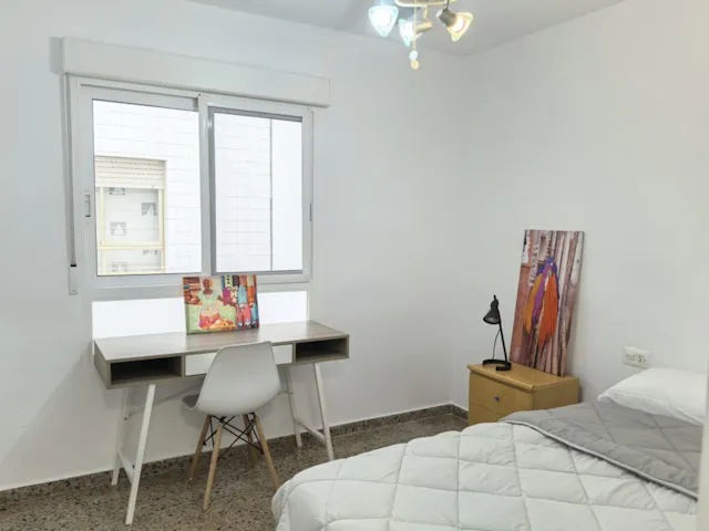 Private room in Carrer Portugal, Alicante (1727572) room image 1