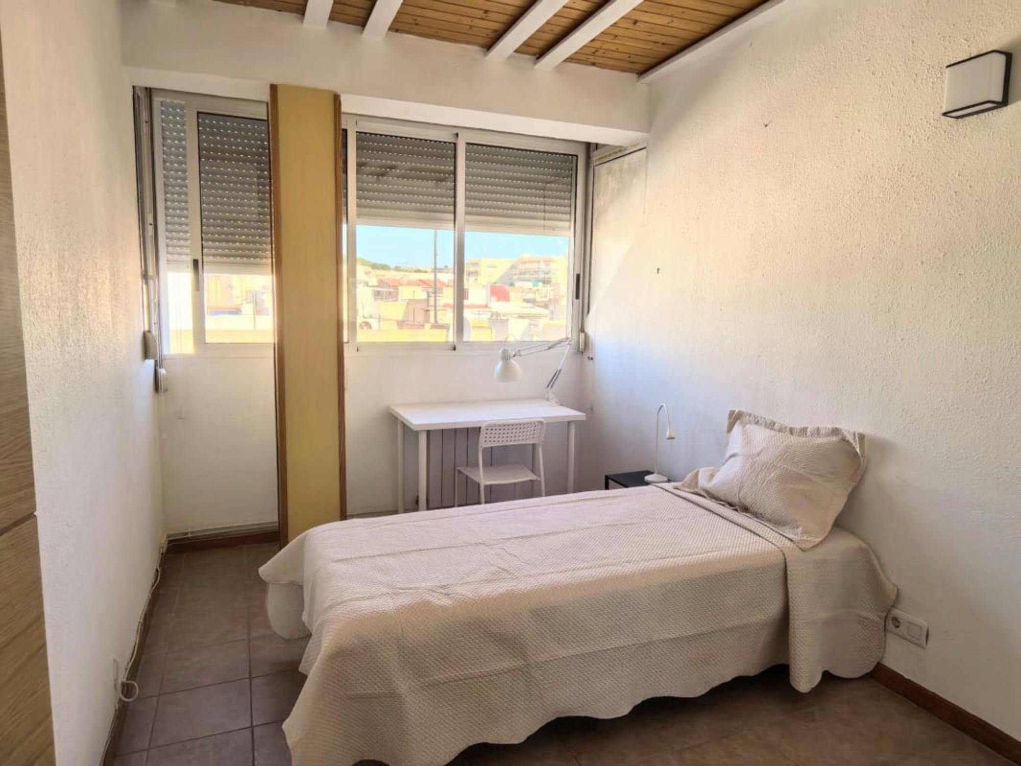 Private room in Carrer Doctor Santaolalla, Alicante (1727576) room image 1