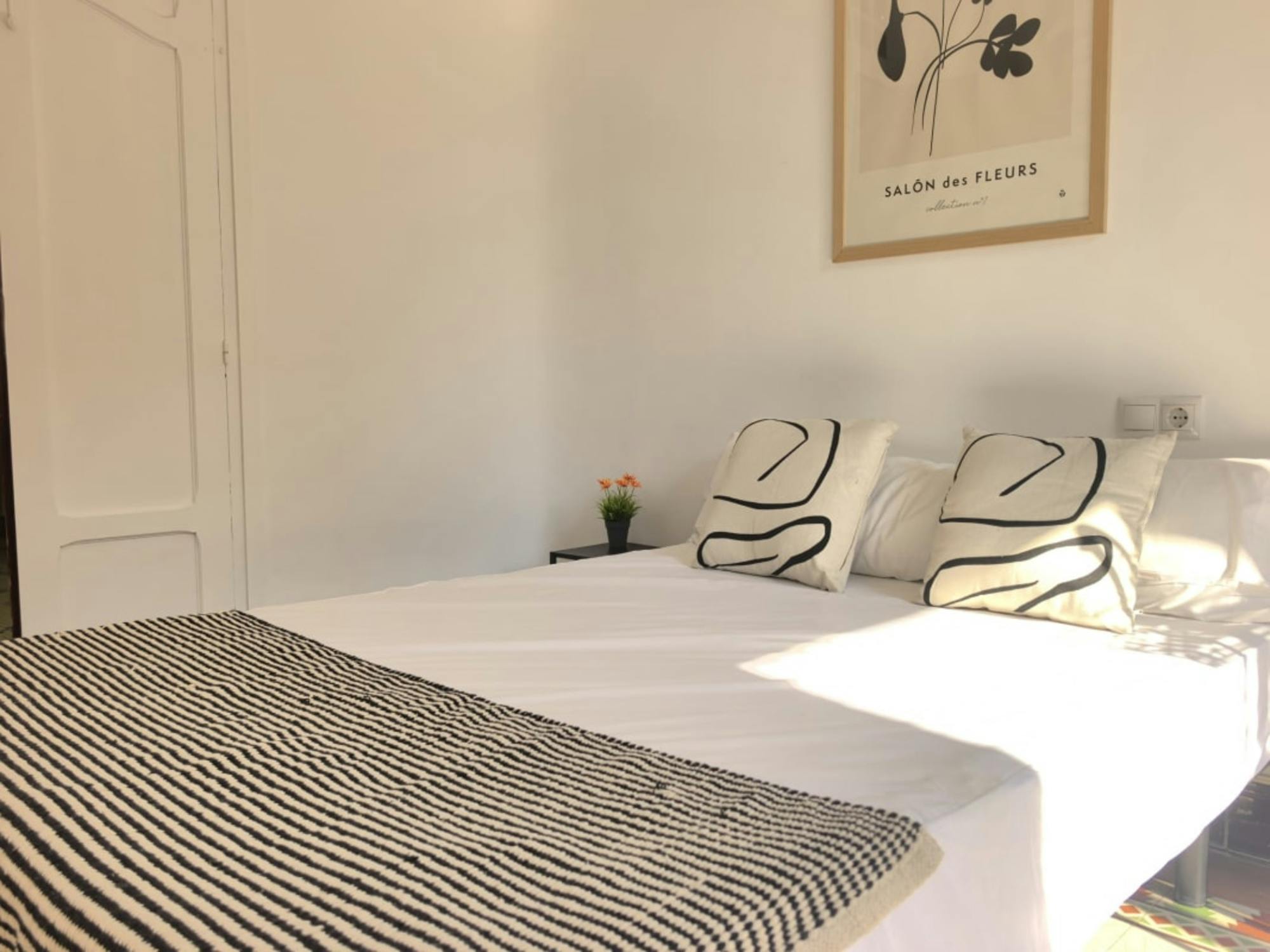 Private room in Calle Segura, Alicante (1727577) room image 1