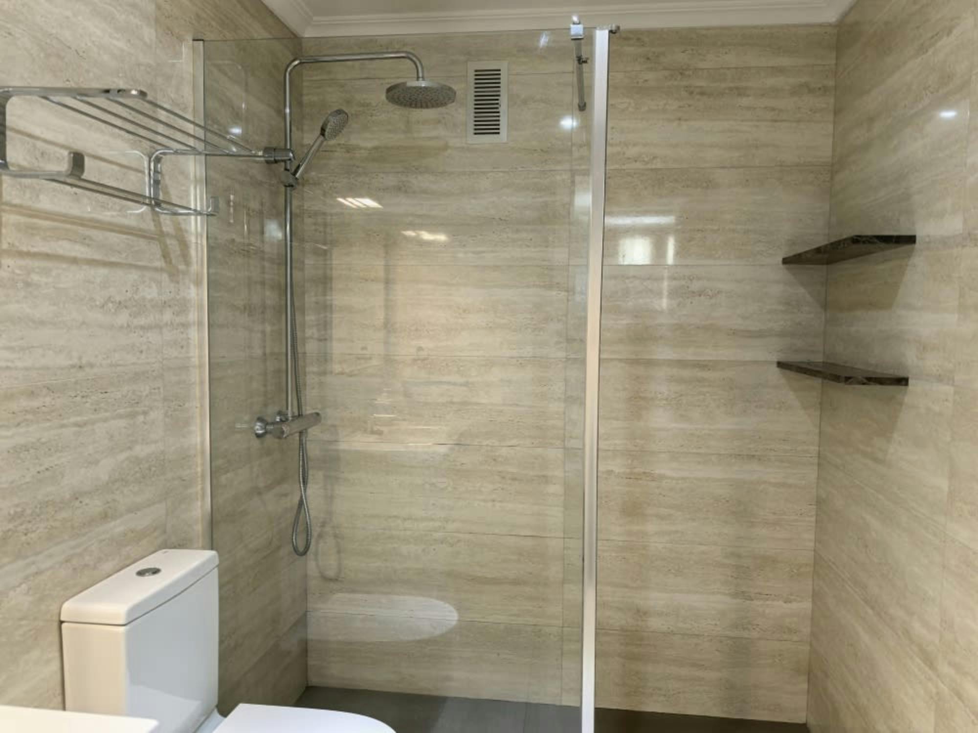Private room in Calle Poeta Vila y Blanco, Alicante (1727578) room image 10