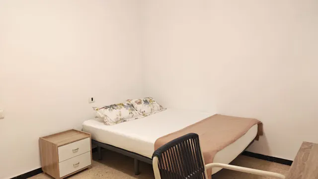 Private room in Carrer Italia, Alicante (1727580) room image 2