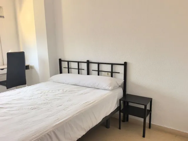 Private room in Carrer Pardo Gimeno, Alicante (1727582) room image 2