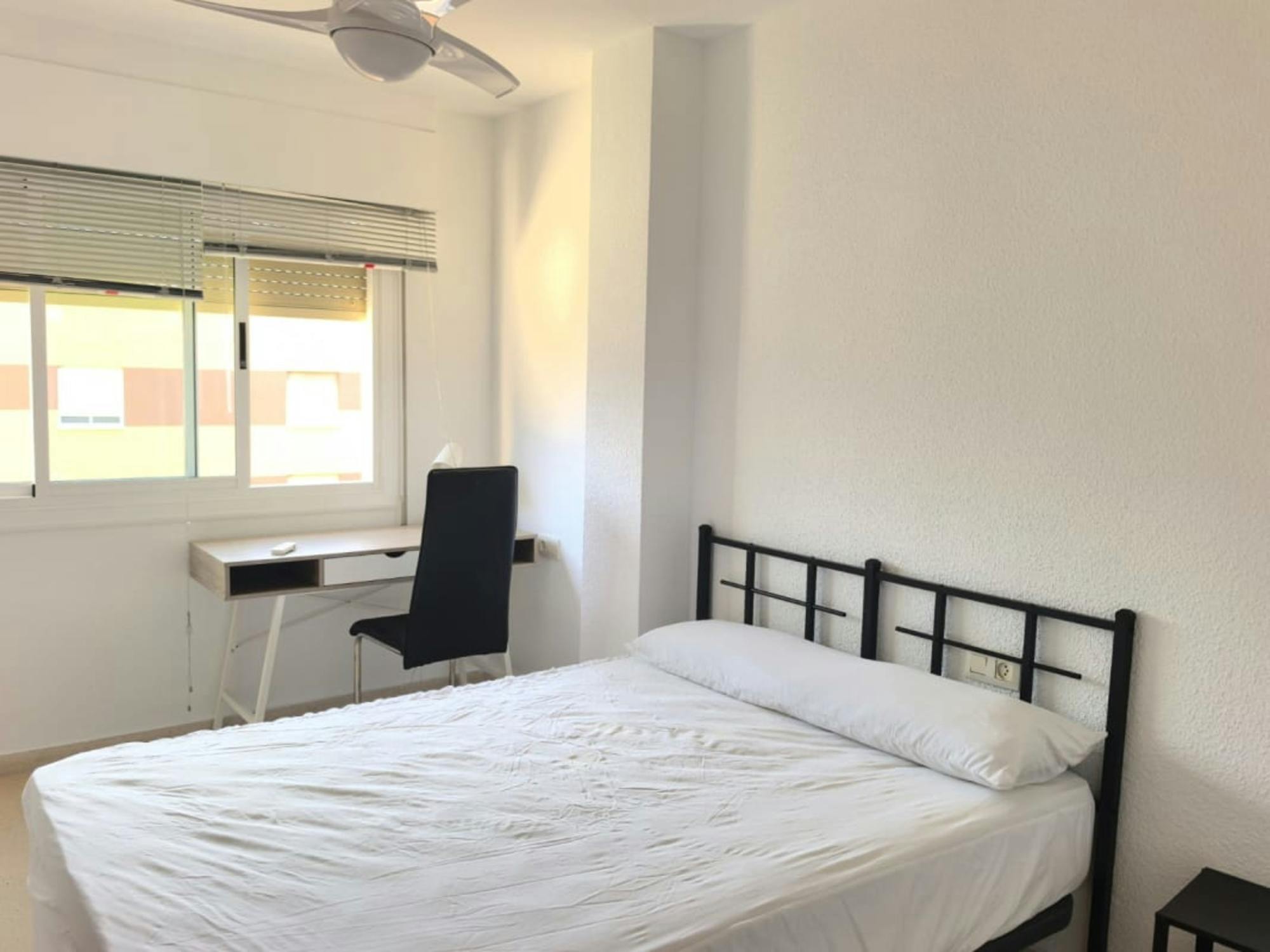 Private room in Carrer Pardo Gimeno, Alicante (1727582) room image 1