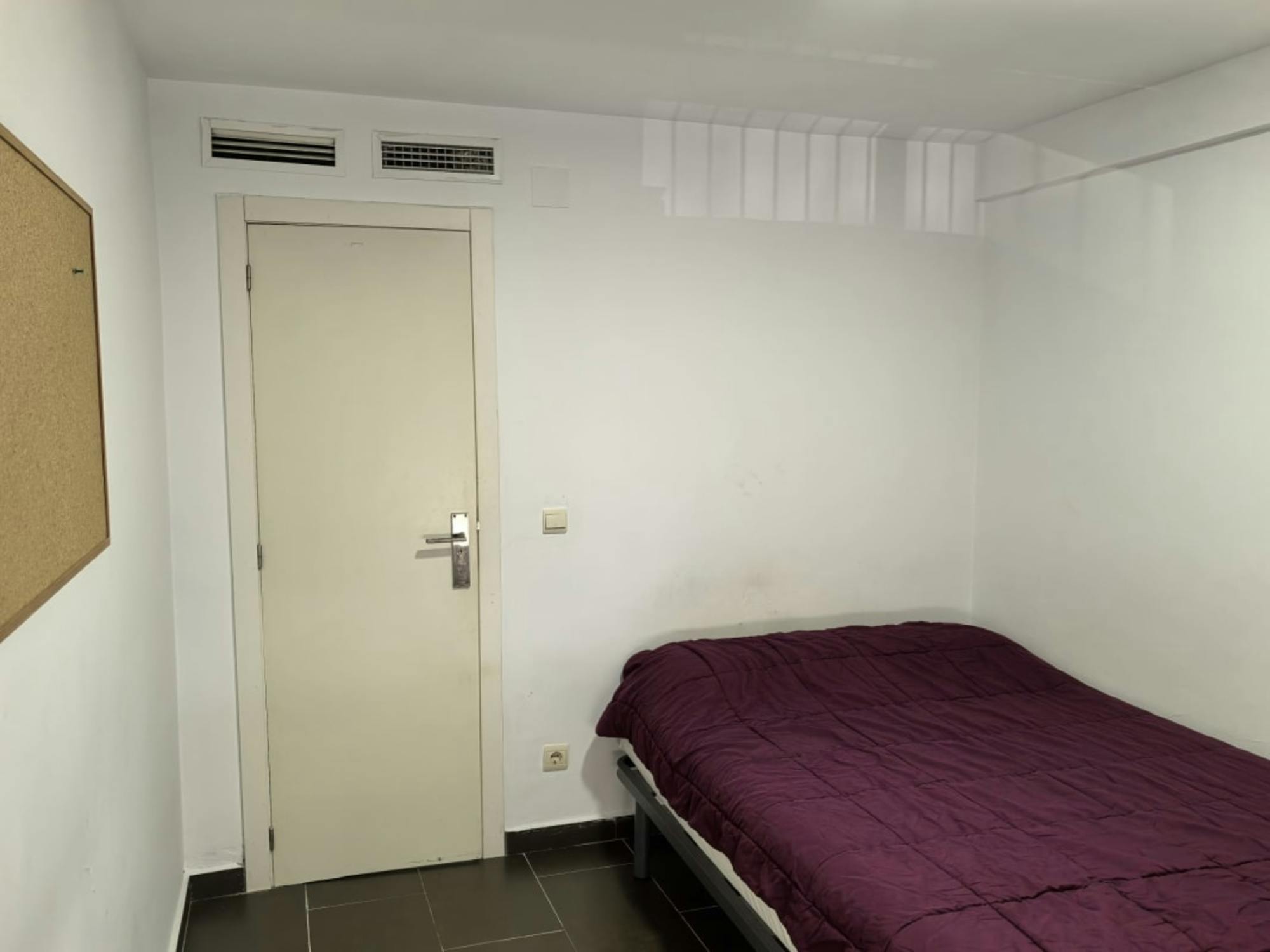 Private room in Calle Alcalá Galiano, Alicante (1727584) room image 2