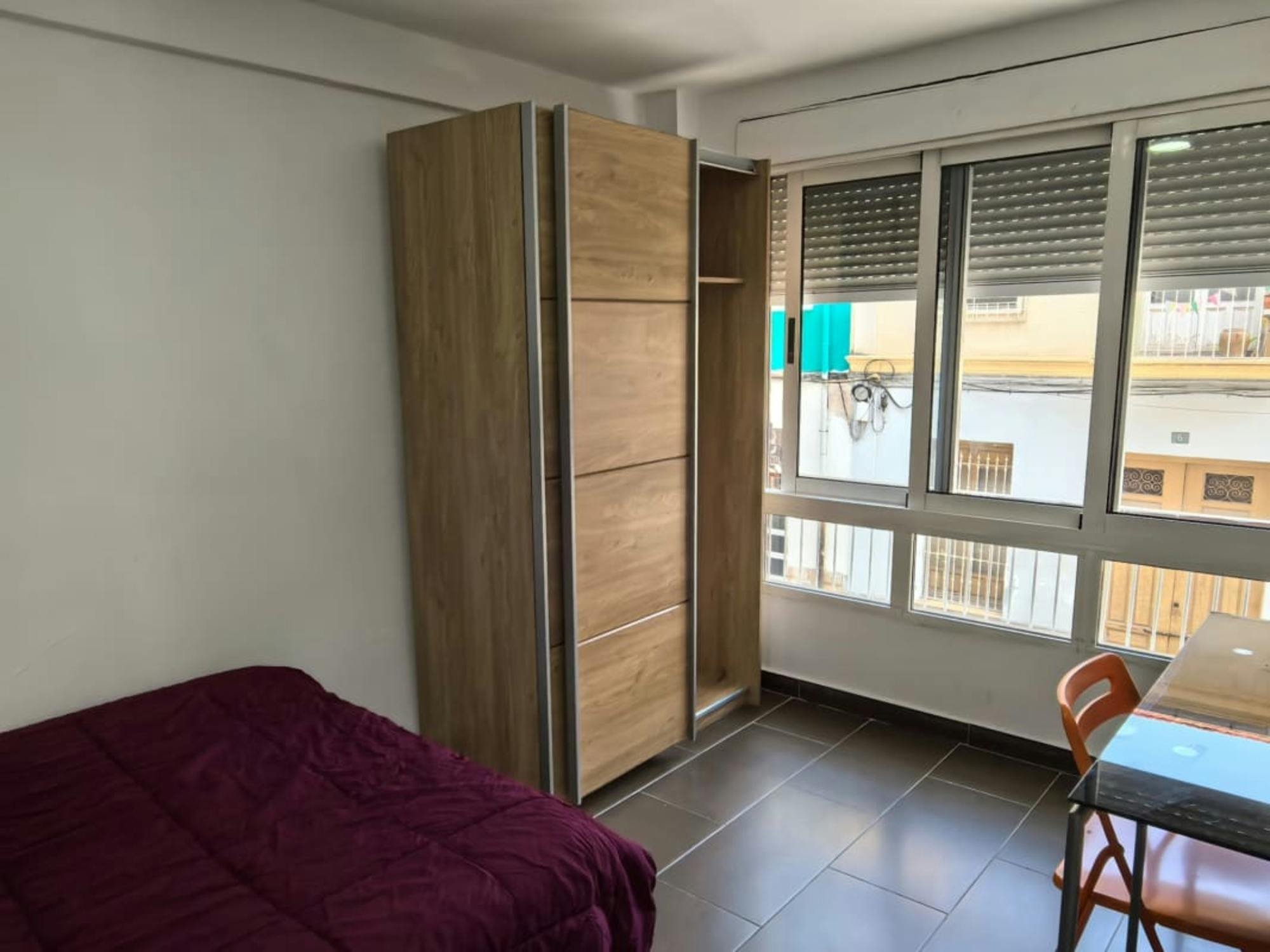 Private room in Calle Alcalá Galiano, Alicante (1727584) room image 1
