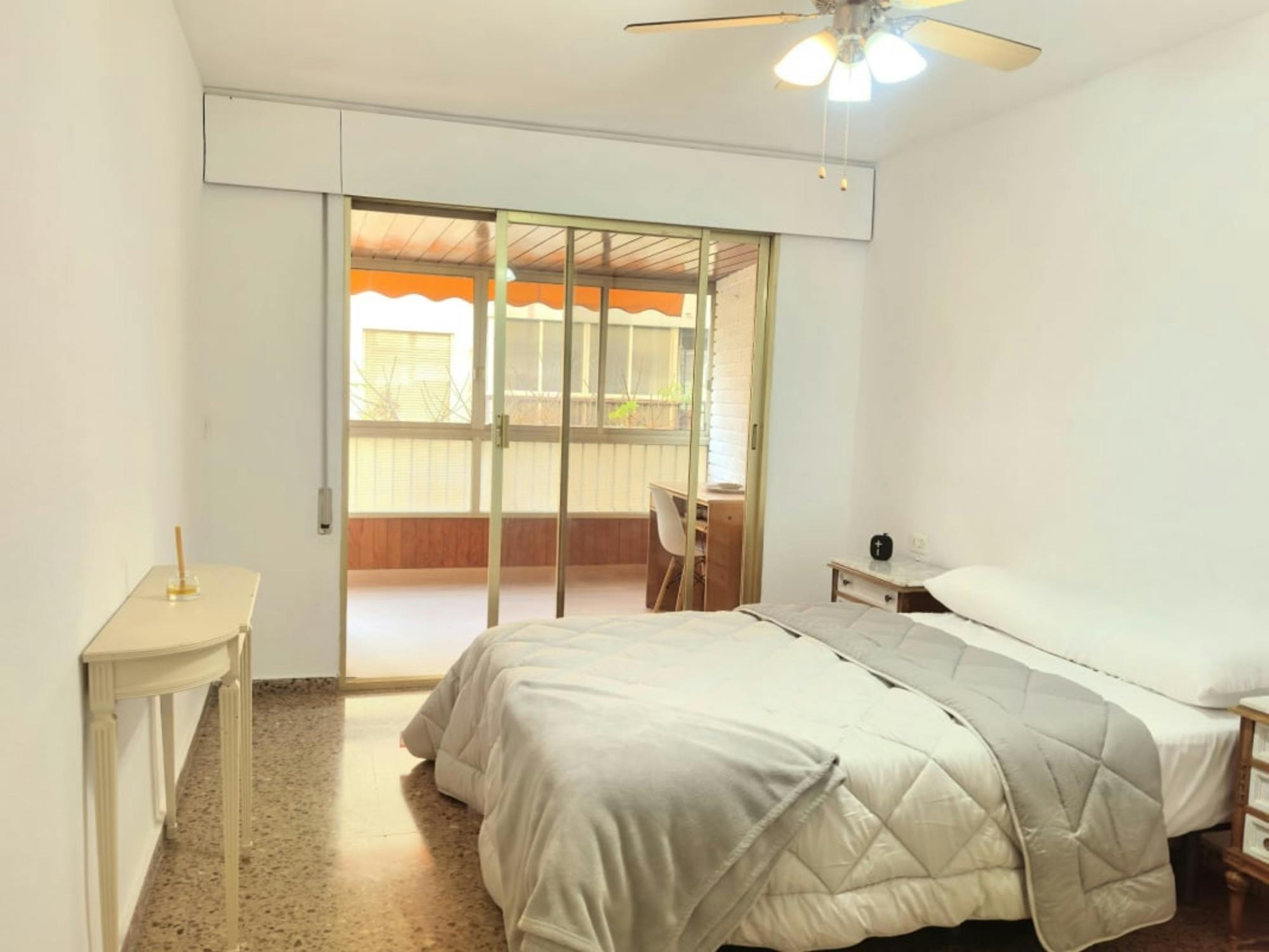 Private room in Carrer Portugal, Alicante (1727585) room image 1