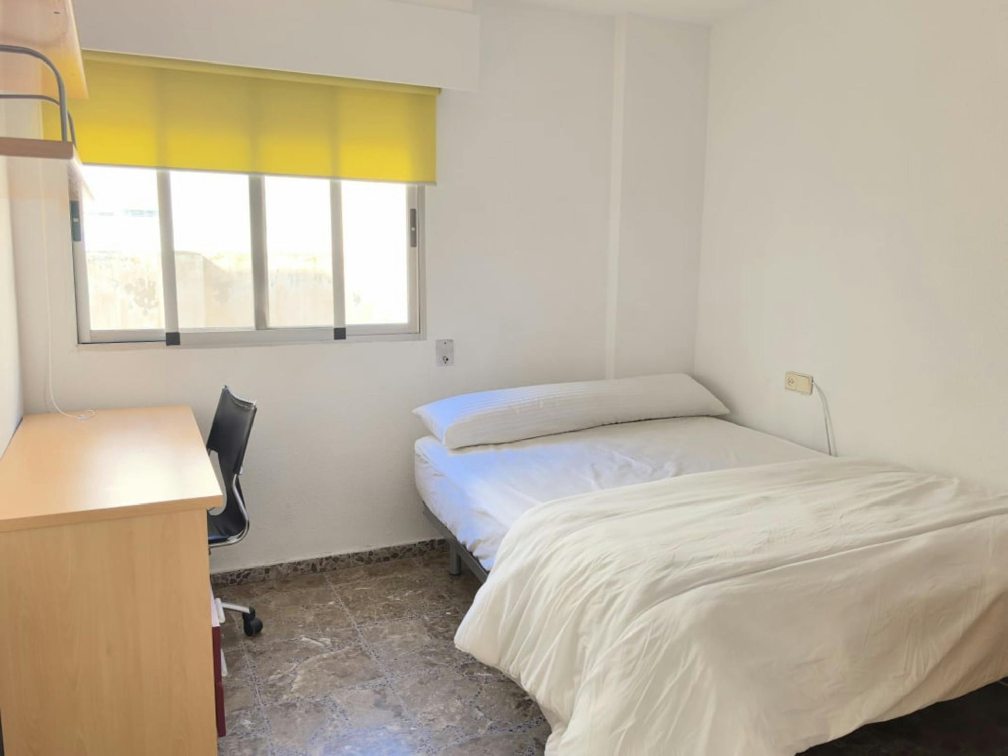 Private room in Calle Poeta Vila y Blanco, Alicante (1727594) room image 1