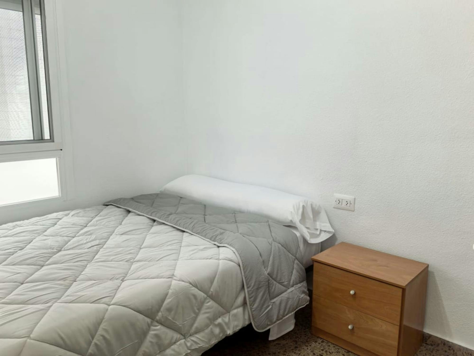 Private room in Carrer Portugal, Alicante (1727595) room image 2
