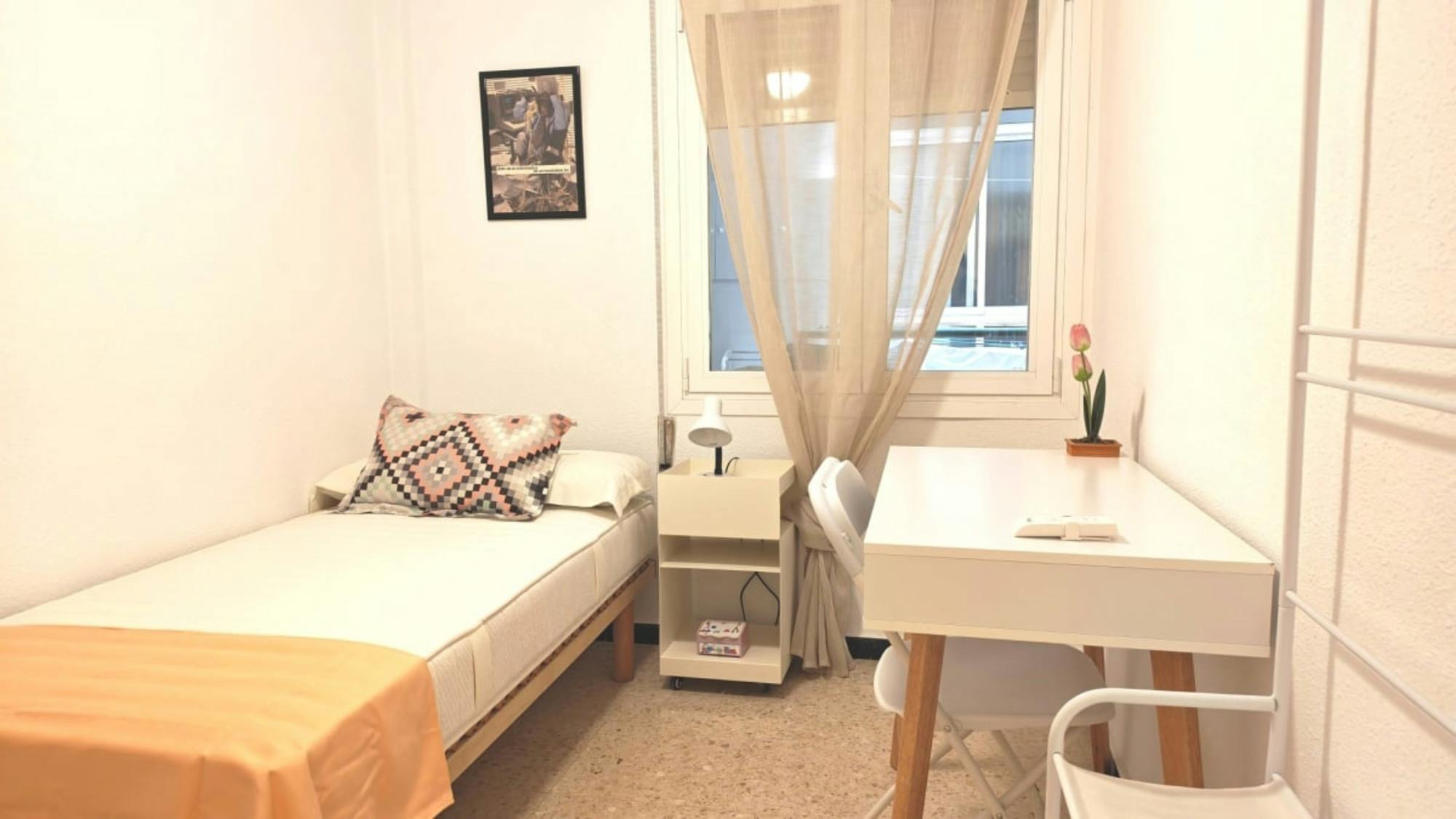 Private room in Carrer Italia, Alicante (1727599) room image 1