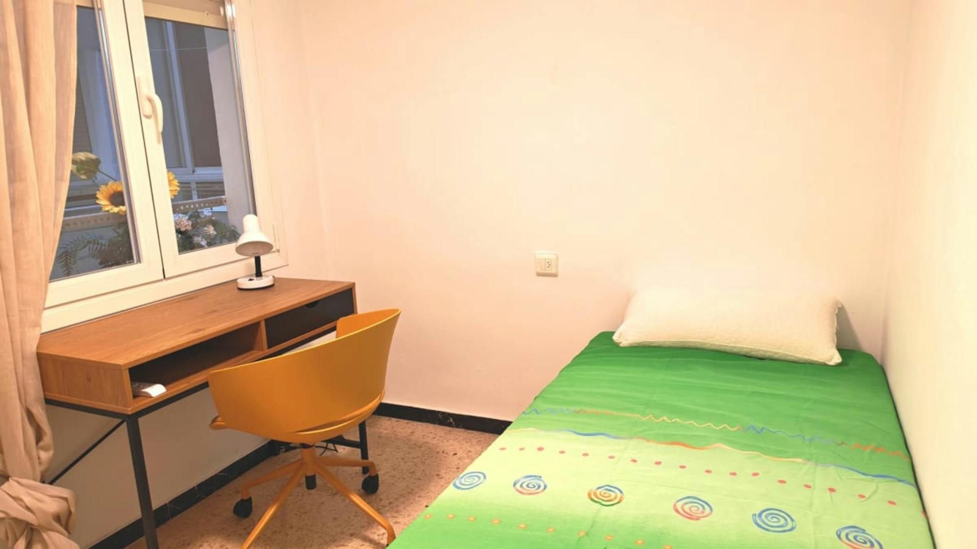 Private room in Carrer Italia, Alicante (1727600) room image 1