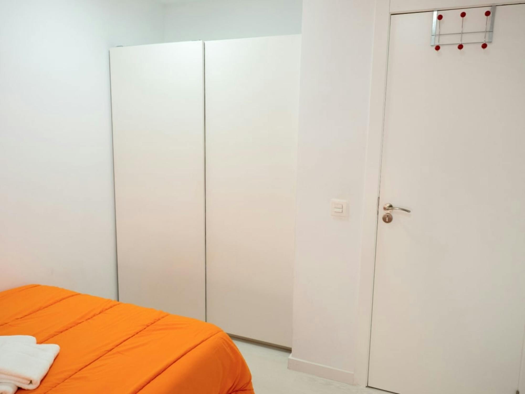 Private room in Calle Manuel Antón, Alicante (1727603) room image 2