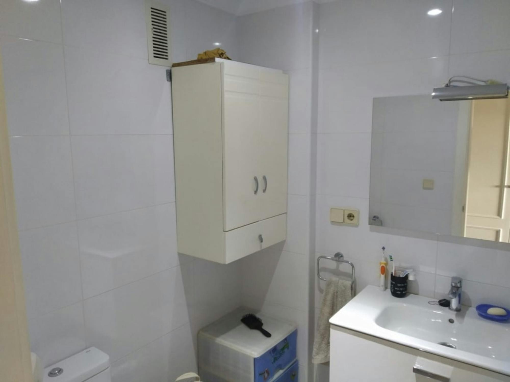 Private room in Calle Poeta Vila y Blanco, Alicante (1727606) room image 9